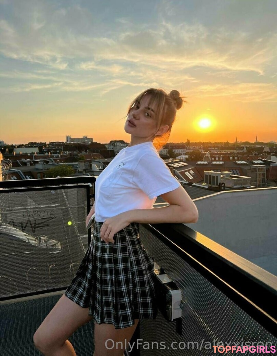 Foto desnuda filtrada de OnlyFans de Alexxisren #56 Foto desnuda filtrada de OnlyFans de Alexxisren #56