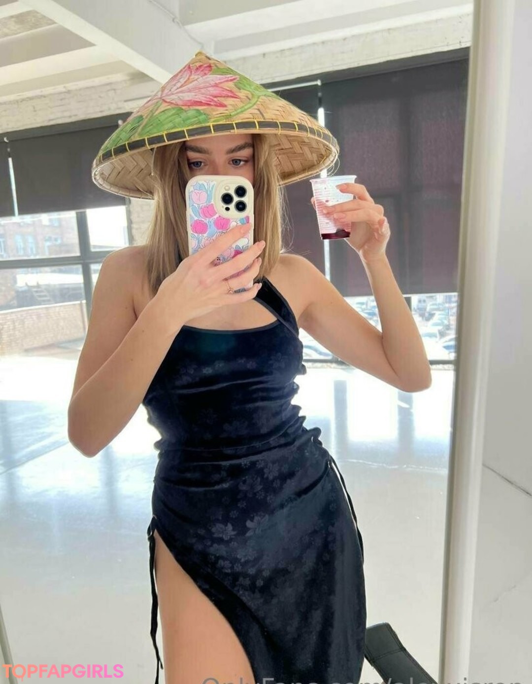 Foto desnuda filtrada de OnlyFans de Alexxisren #67 Foto desnuda filtrada de OnlyFans de Alexxisren #67