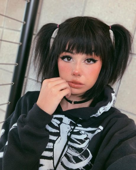 Nikki Barlowe