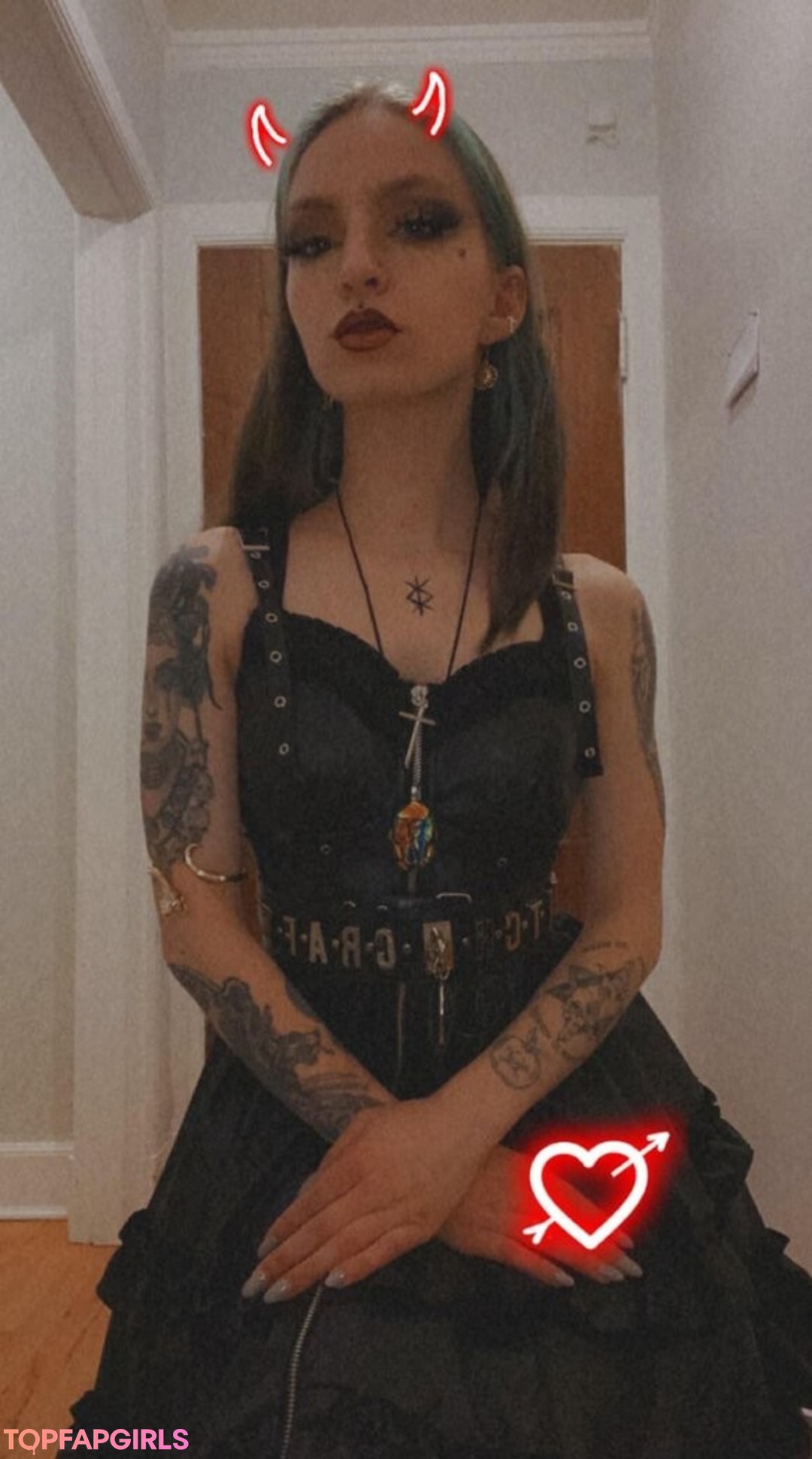 Foto desnuda filtrada de OnlyFans de Violetscabaret #13 Foto desnuda filtrada de OnlyFans de Violetscabaret #13