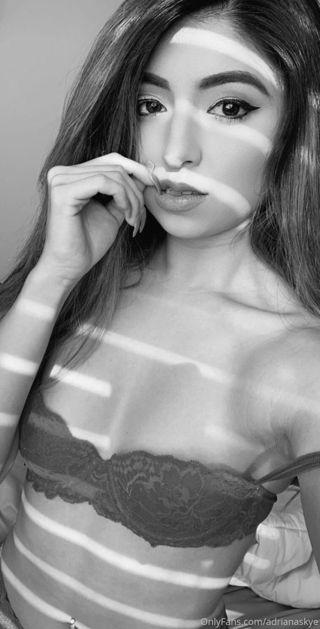 Foto desnuda filtrada de OnlyFans de Adrianaskye