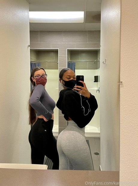 Foto desnuda filtrada de OnlyFans de Karliebabyk