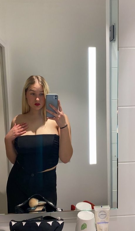 Foto desnuda filtrada de OnlyFans de Elina