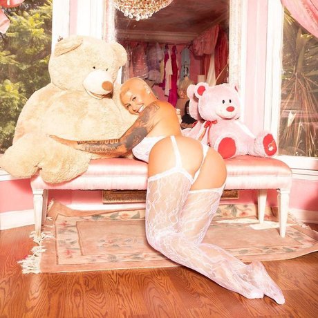 Amber rose