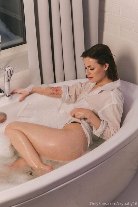 Foto desnuda filtrada de OnlyFans de Crybaby16