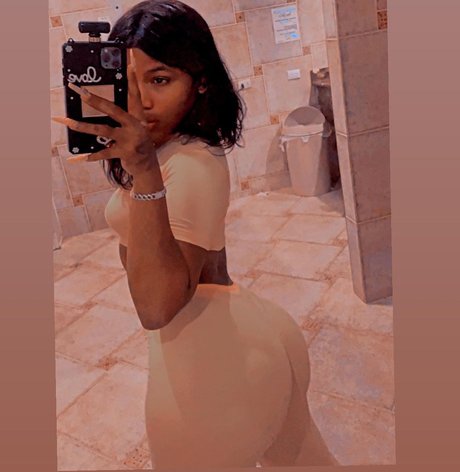 Foto desnuda filtrada de OnlyFans de Sarabanks