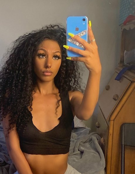 Foto desnuda filtrada de OnlyFans de Burlz