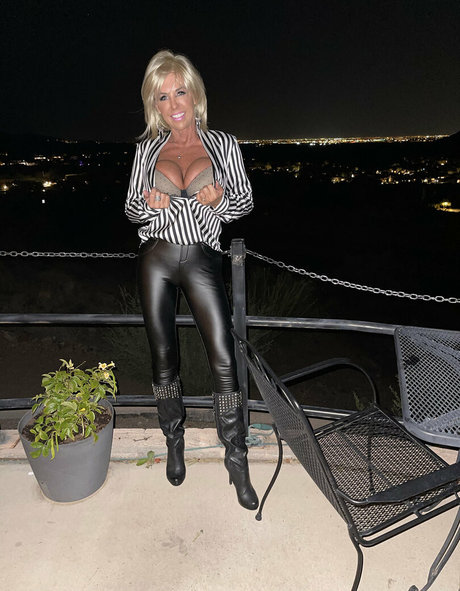 Foto desnuda filtrada de OnlyFans de Wifeysworld