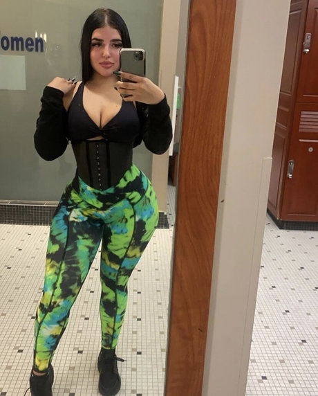 Foto desnuda filtrada de OnlyFans de Thicklilmama