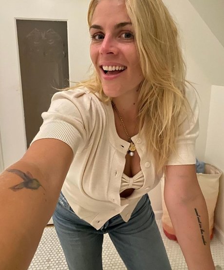 Foto desnuda filtrada de OnlyFans de Busy Philipps