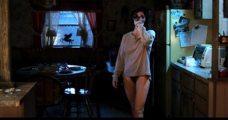 Gina Gershon