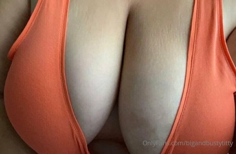 Bigandbustytitty