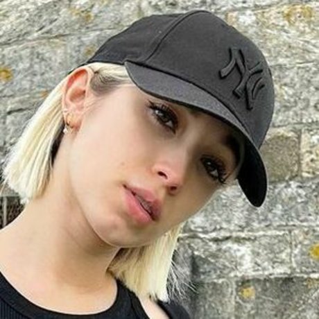 Rebeca Stones