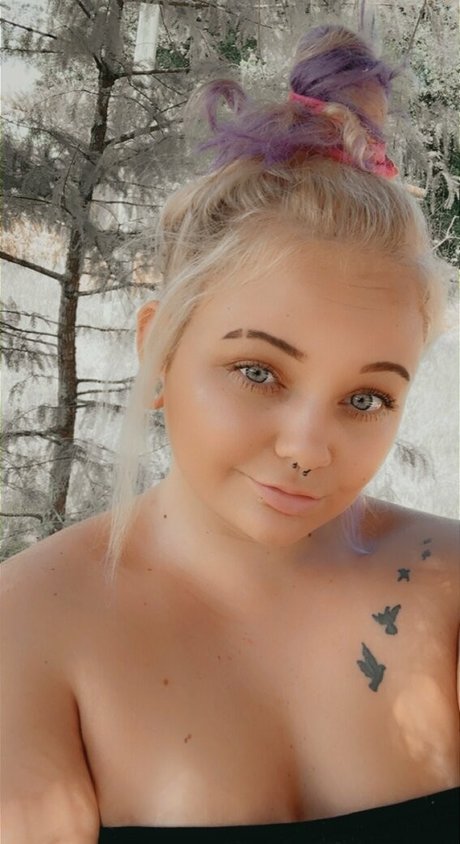 Foto desnuda filtrada de OnlyFans de Bxbygxrl21