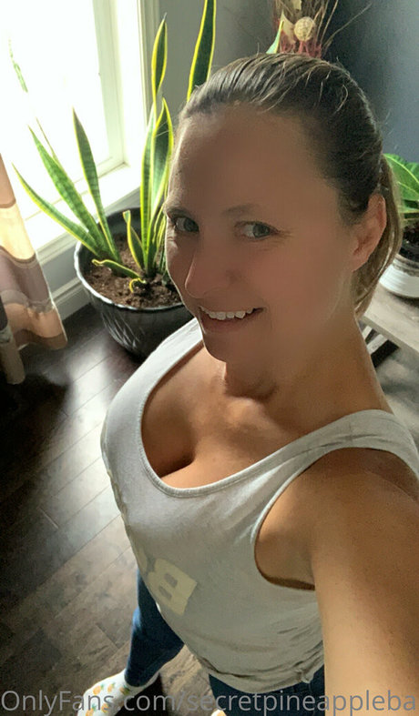 Foto desnuda filtrada de OnlyFans de Secretpineapplebabe