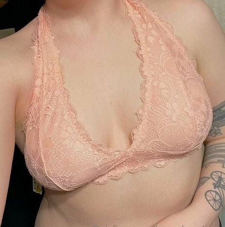 Foto desnuda filtrada de OnlyFans de Honeybeestings