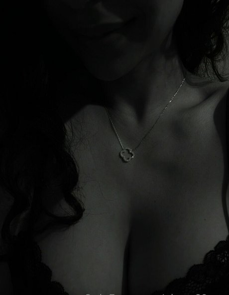 Foto desnuda filtrada de OnlyFans de Elena69eve