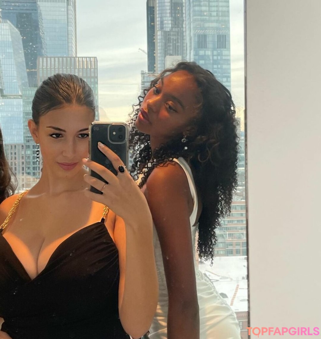 Foto desnuda filtrada de OnlyFans de Leilani Azalea #15 Foto desnuda filtrada de OnlyFans de Leilani Azalea #15