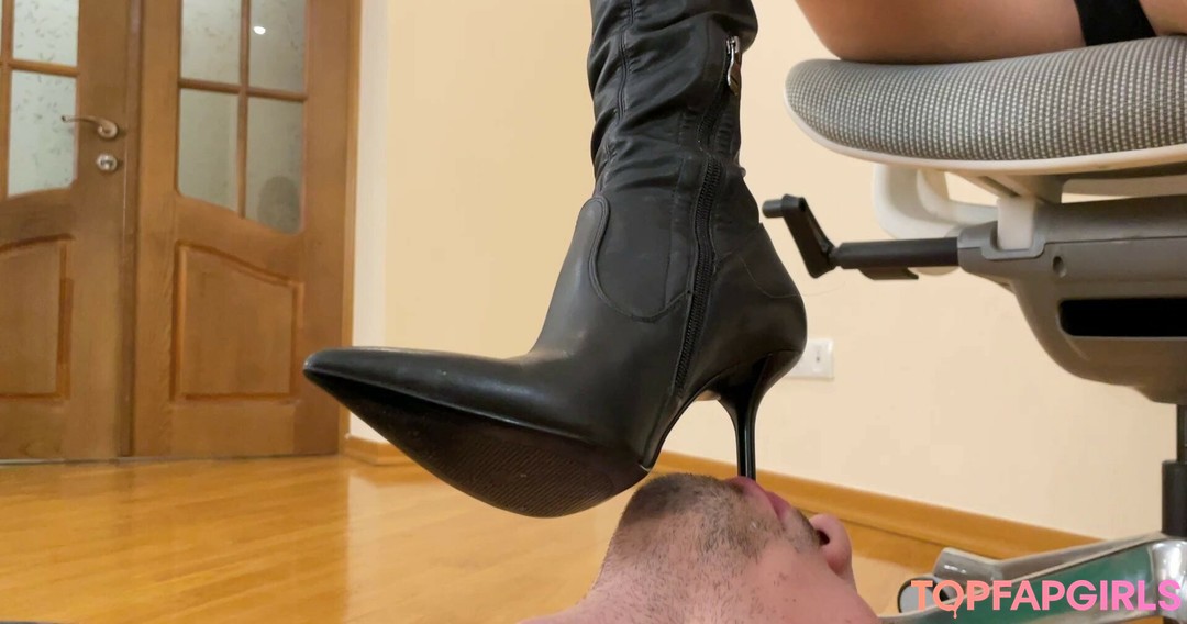 Foto desnuda filtrada de OnlyFans de Goddess Kira #89 Foto desnuda filtrada de OnlyFans de Goddess Kira #89