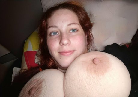 Foto desnuda filtrada de OnlyFans de Redheadanne