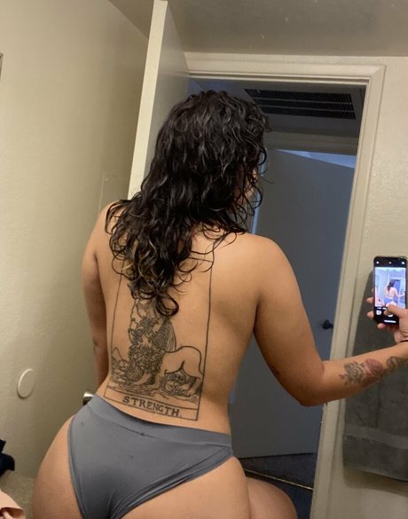 Foto desnuda filtrada de OnlyFans de Curvybxtch
