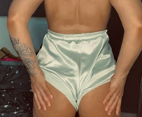 Hotwifeliza