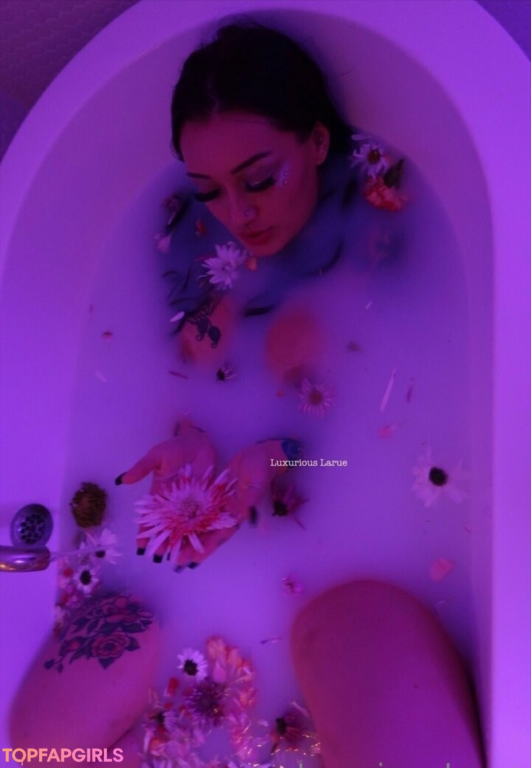 Foto desnuda filtrada de OnlyFans de Luxuriouslarue #126 Foto desnuda filtrada de OnlyFans de Luxuriouslarue #126