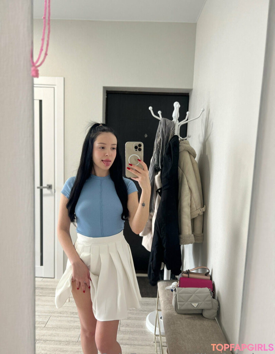 Foto desnuda filtrada de OnlyFans de Lilypinkglow #42 Foto desnuda filtrada de OnlyFans de Lilypinkglow #42