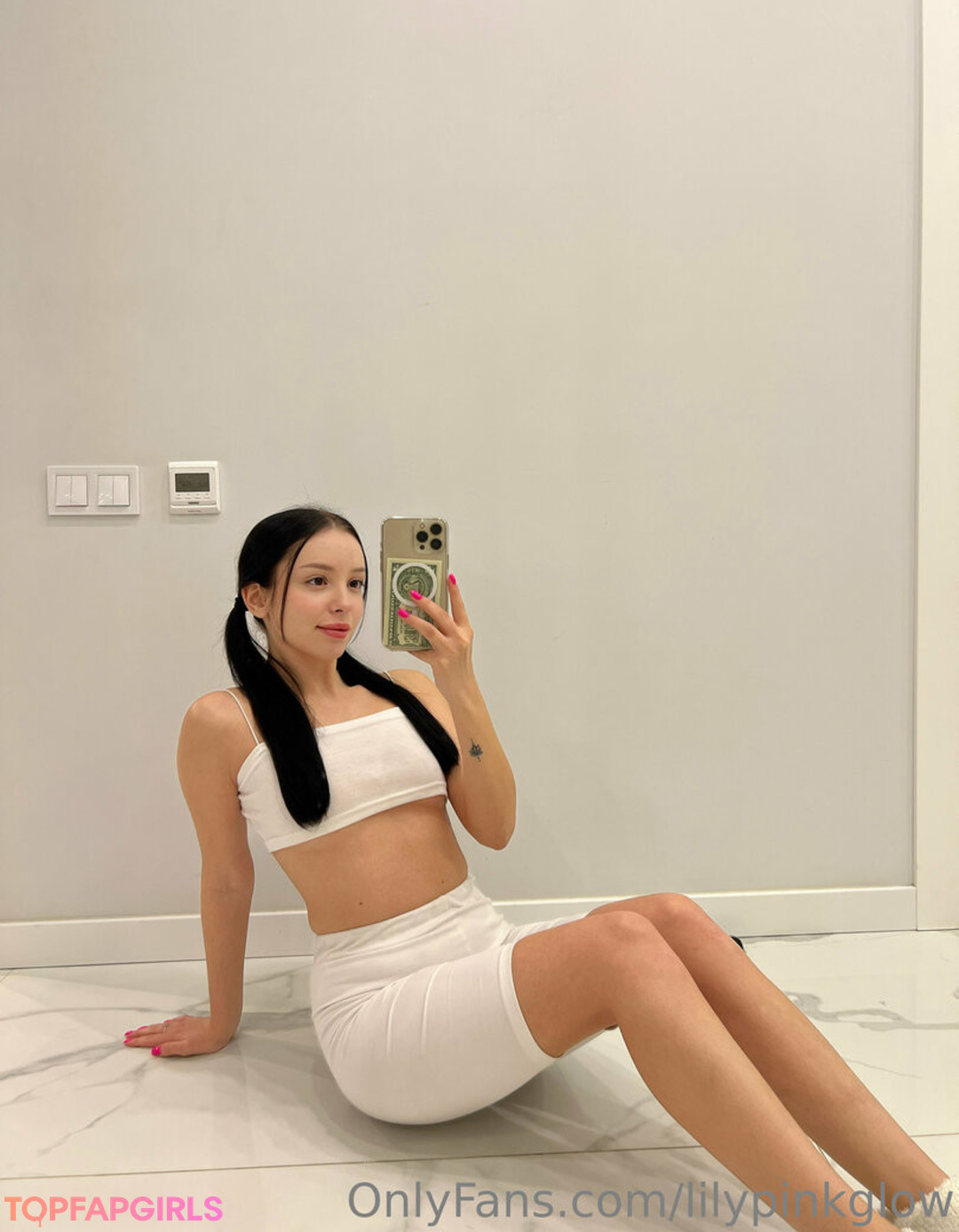 Foto desnuda filtrada de OnlyFans de Lilypinkglow #45 Foto desnuda filtrada de OnlyFans de Lilypinkglow #45