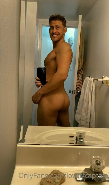 Foto desnuda filtrada de OnlyFans de Lovelycaptain
