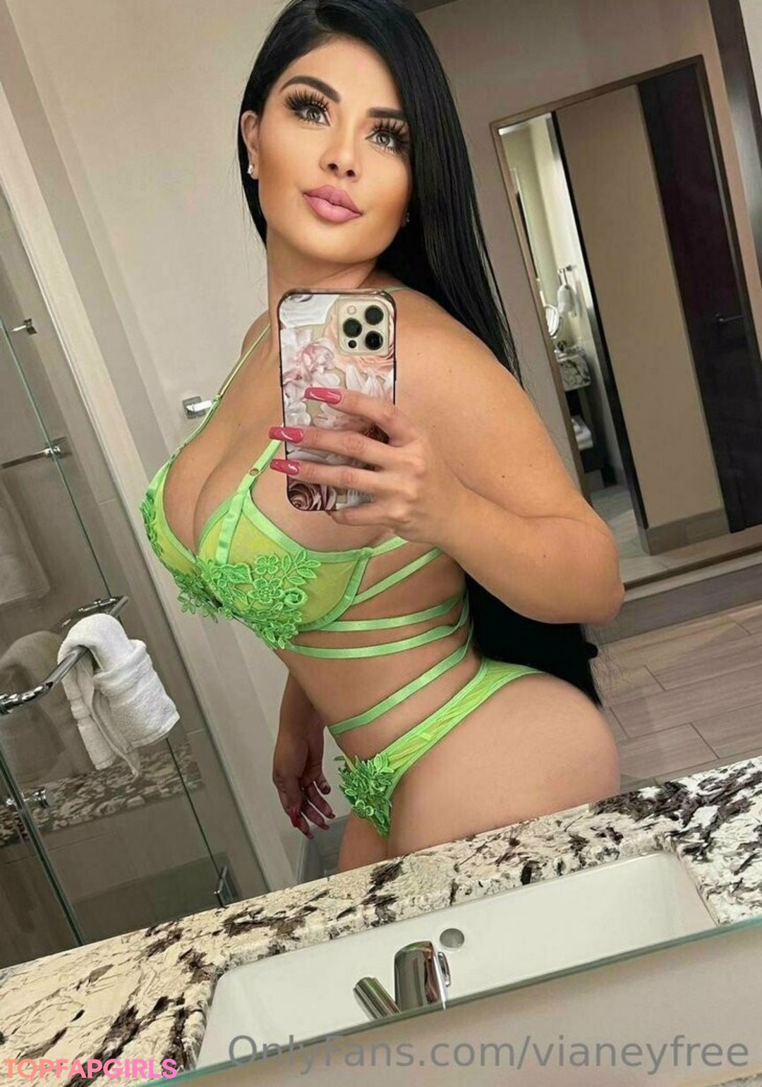 Foto desnuda filtrada de OnlyFans de Vianeyfree #235 Foto desnuda filtrada de OnlyFans de Vianeyfree #235