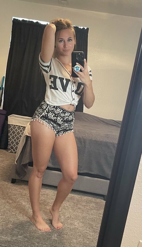 Foto desnuda filtrada de OnlyFans de Erintakesrequests