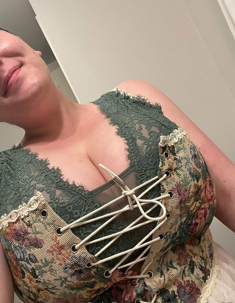 Foto desnuda filtrada de OnlyFans de Bustybae95