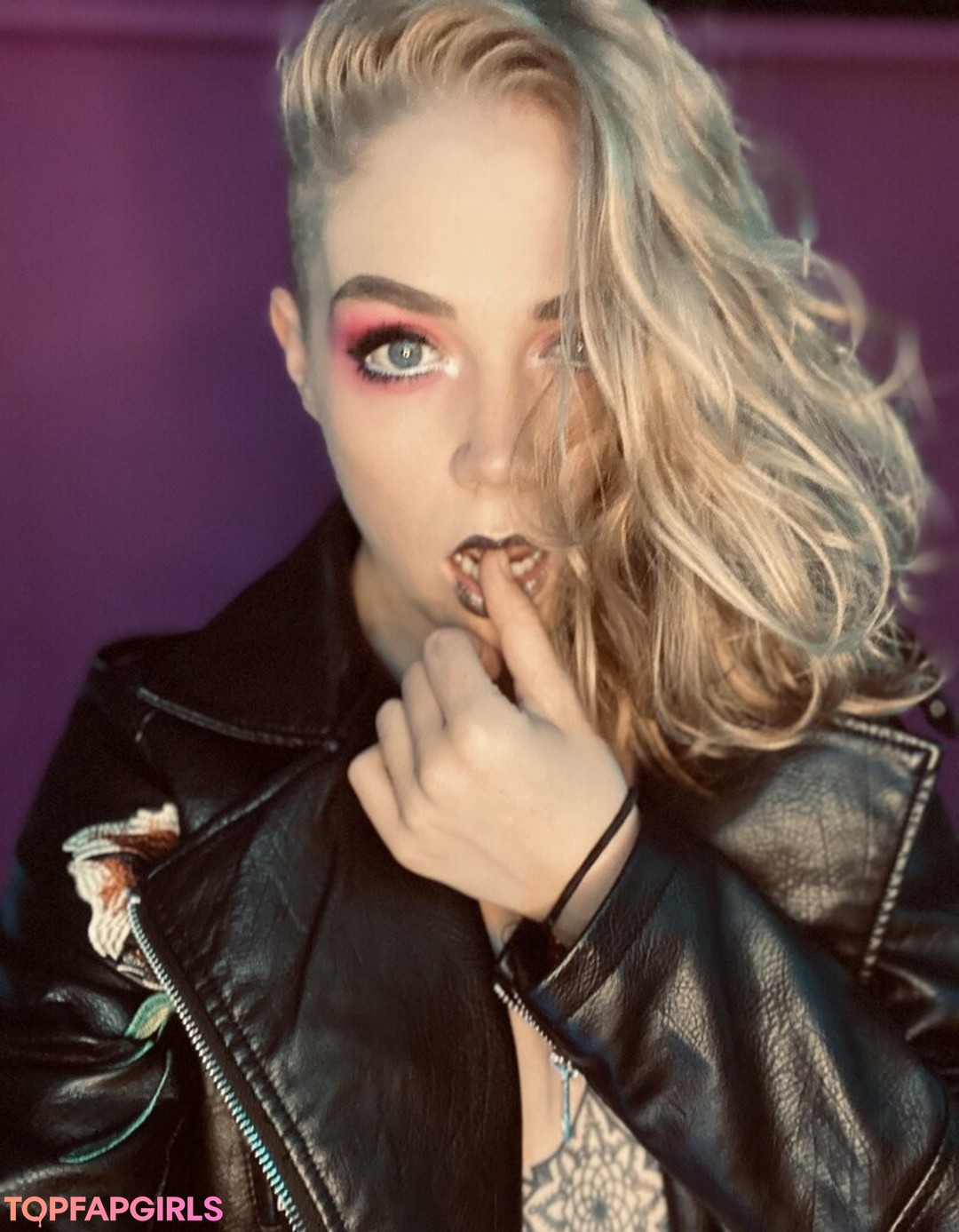 Foto desnuda filtrada de OnlyFans de Chaosandmagic #72 Foto desnuda filtrada de OnlyFans de Chaosandmagic #72