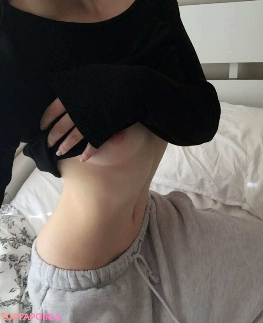 Foto desnuda filtrada de OnlyFans de Mariiclaudia #194 Foto desnuda filtrada de OnlyFans de Mariiclaudia #194