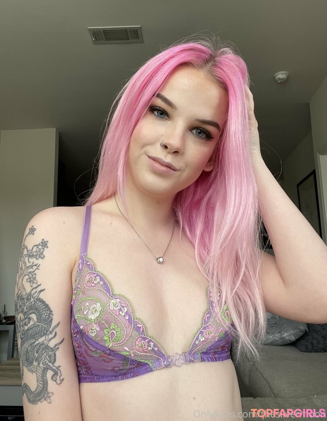 Foto desnuda filtrada de OnlyFans de Thesilvermoon #1940 Foto desnuda filtrada de OnlyFans de Thesilvermoon #1940