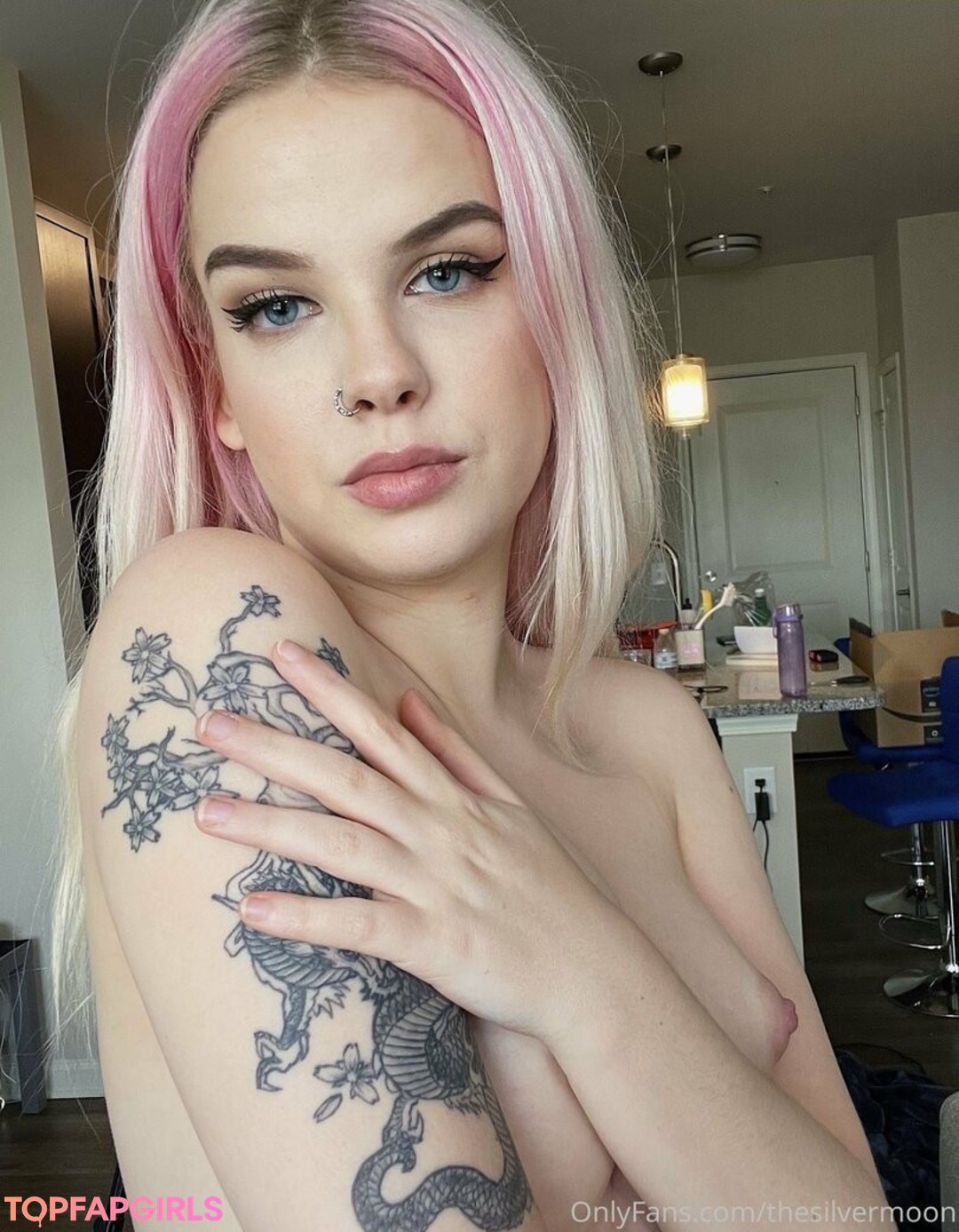 Foto desnuda filtrada de OnlyFans de Thesilvermoon #477 Foto desnuda filtrada de OnlyFans de Thesilvermoon #477