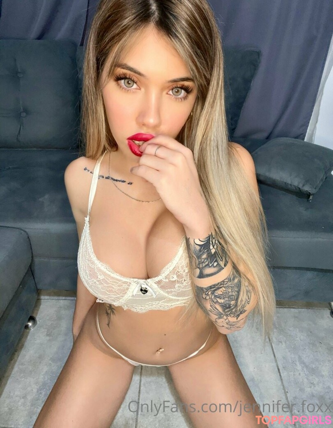 Foto desnuda filtrada de OnlyFans de Jenniferfoxx #17 Foto desnuda filtrada de OnlyFans de Jenniferfoxx #17