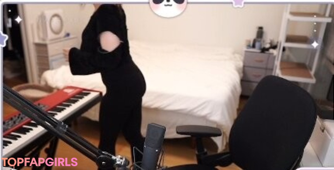 Foto desnuda filtrada de OnlyFans de Lolnatsumiii #110 Foto desnuda filtrada de OnlyFans de Lolnatsumiii #110