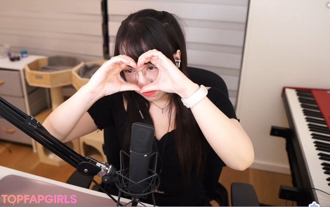 Foto desnuda filtrada de OnlyFans de Lolnatsumiii #135 Foto desnuda filtrada de OnlyFans de Lolnatsumiii #135