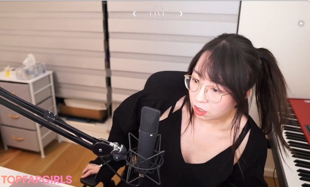 Foto desnuda filtrada de OnlyFans de Lolnatsumiii #149 Foto desnuda filtrada de OnlyFans de Lolnatsumiii #149