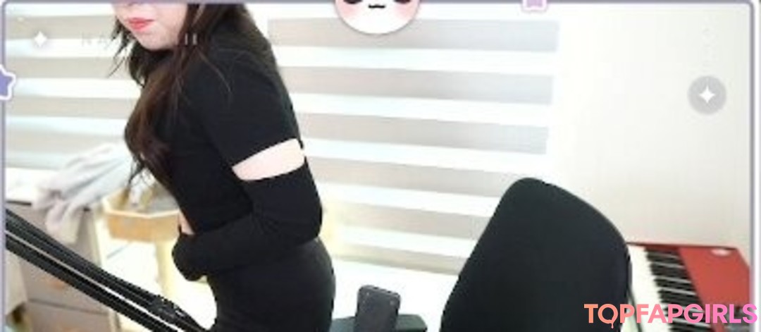 Foto desnuda filtrada de OnlyFans de Lolnatsumiii #156 Foto desnuda filtrada de OnlyFans de Lolnatsumiii #156