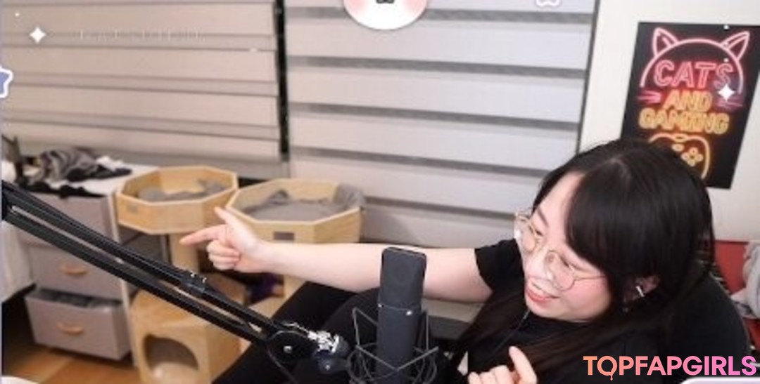 Foto desnuda filtrada de OnlyFans de Lolnatsumiii #189 Foto desnuda filtrada de OnlyFans de Lolnatsumiii #189