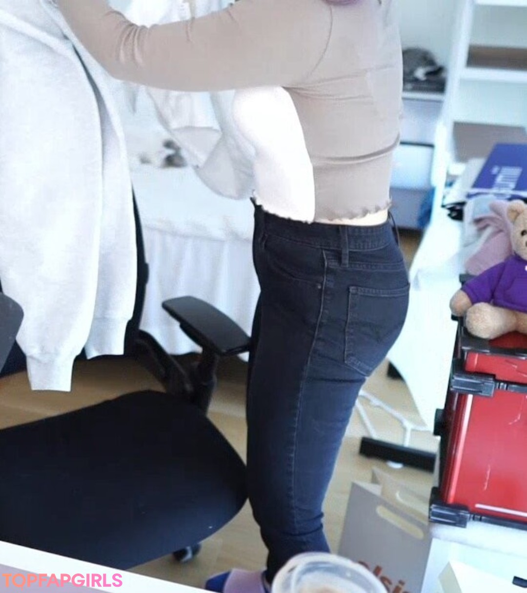 Foto desnuda filtrada de OnlyFans de Lolnatsumiii #49 Foto desnuda filtrada de OnlyFans de Lolnatsumiii #49