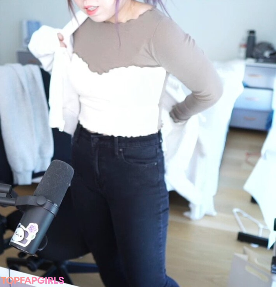 Foto desnuda filtrada de OnlyFans de Lolnatsumiii #51 Foto desnuda filtrada de OnlyFans de Lolnatsumiii #51