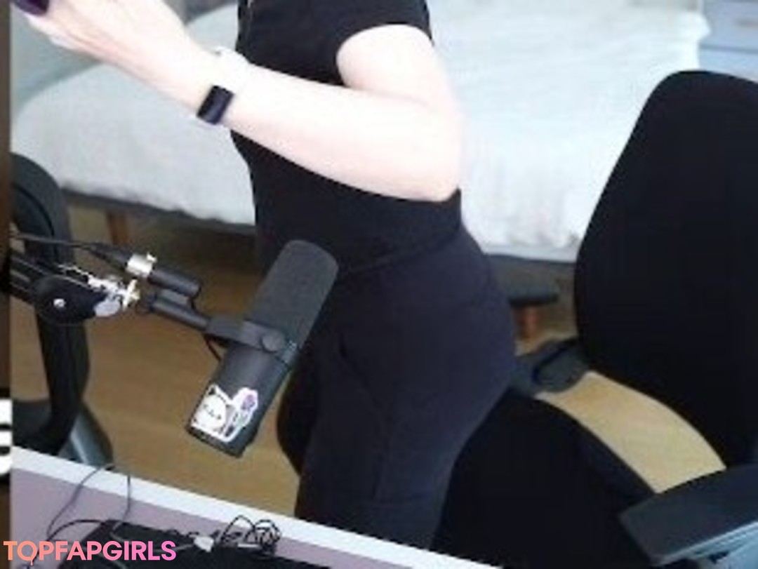 Foto desnuda filtrada de OnlyFans de Lolnatsumiii #68 Foto desnuda filtrada de OnlyFans de Lolnatsumiii #68