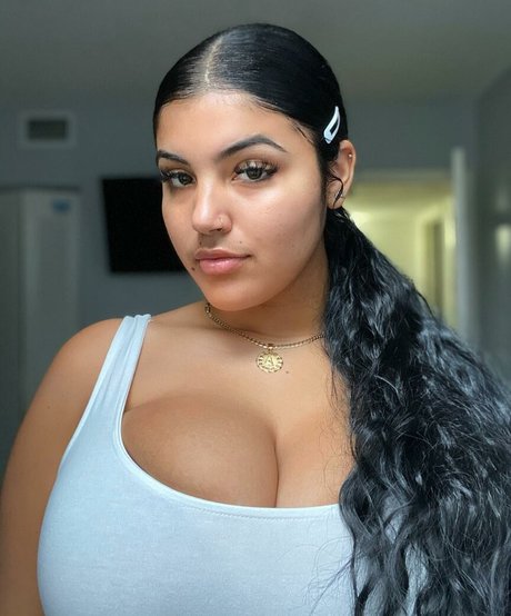 Foto desnuda filtrada de OnlyFans de Marian Tatte