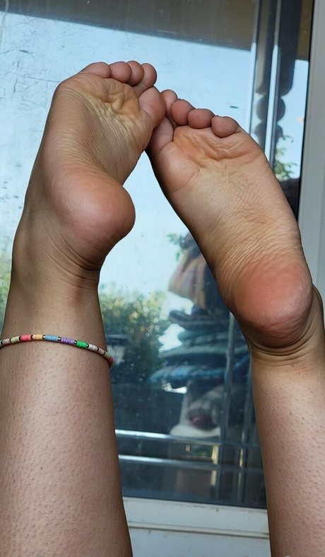 Trins_feetfree