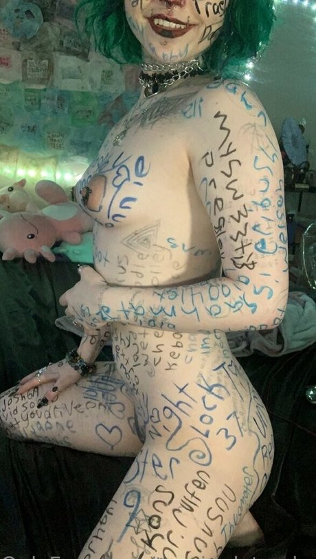 Foto desnuda filtrada de OnlyFans de Teasinglytrashed