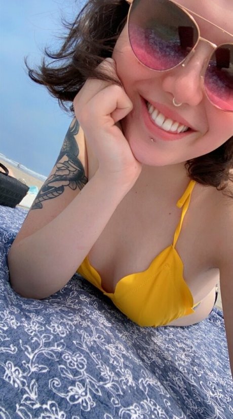 Foto desnuda filtrada de OnlyFans de Bigbellybenni